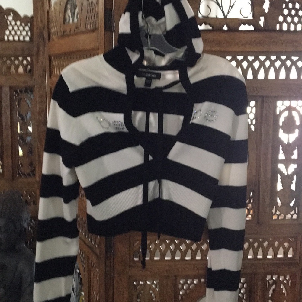 BB short pullover sweater. Crop.